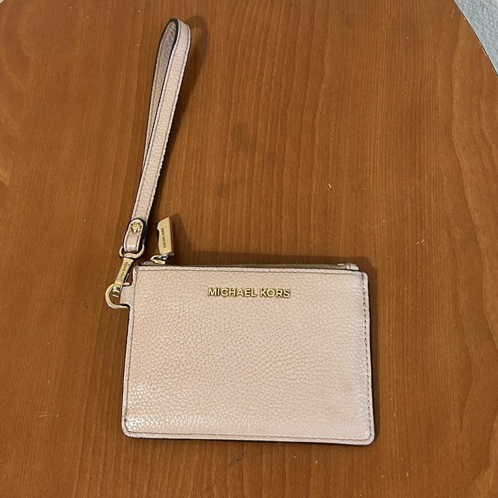 Michael Kors Soft Pink Leather Coin Purse Card Slot Wristlet ZipUp Wallet Travel - Picture 2 of 14